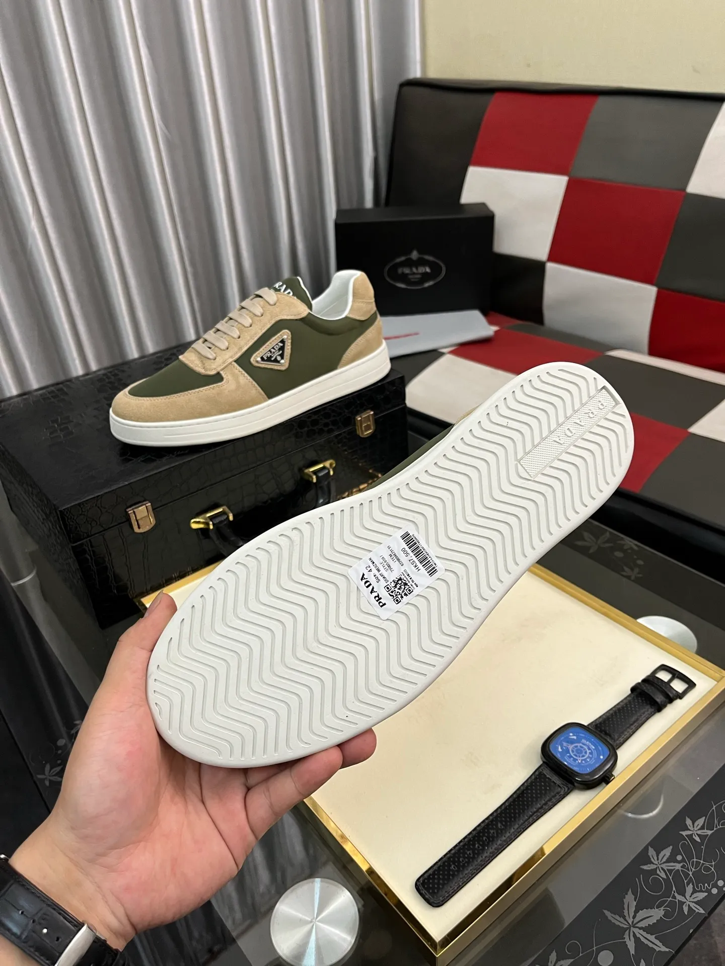 Men's shoes 💰440⌚️⌚️【PRADA】Prada ~ unique and casual style. New models from Prada official website are coming [Celebrate][Celebrate]🏃High-end brand casual shoes ➕Full set of packaging😍😍 Men's 2023 counters are on sale simultaneously, Italian imported brands select first-layer Italian cowhide. 🐑Sheepskin lining (refuses to discolor and rub feet) Sole: Original sole specially provided by the original factory 🎬Better in kind Size number: 38-444️⃣Colors available